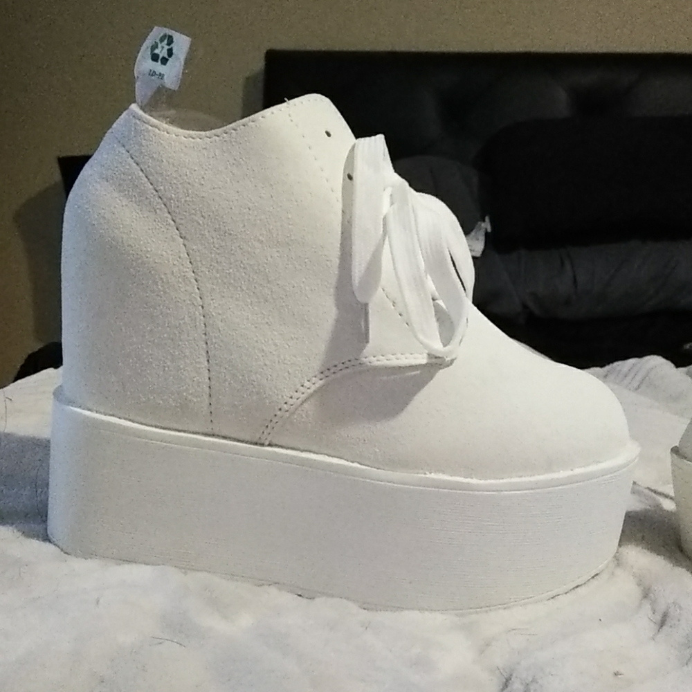 Shoes - Picture 2 of 4